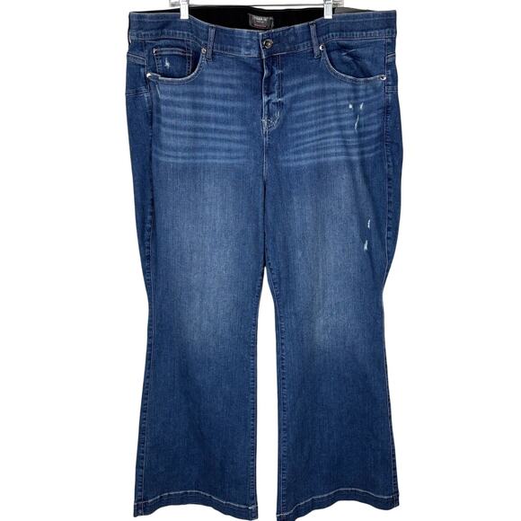Torrid NWT Bombshell Flare Jeans 26 R Premium Stretch Denim - Picture 1 of 8